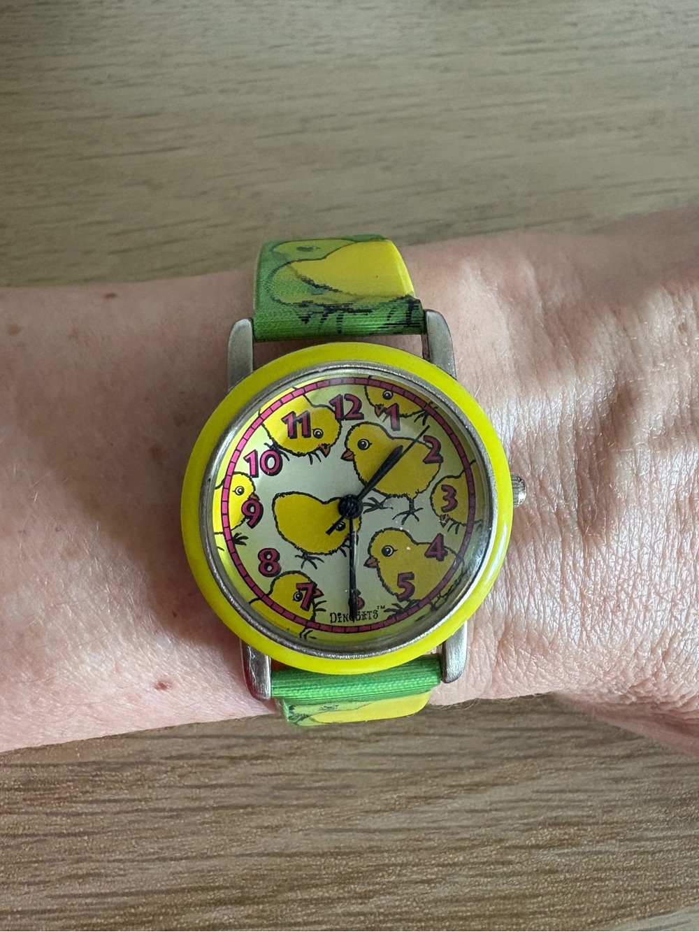 Vintage Dingbets Yellow Chick Novelty Watch Cute Cartoon Art Analog Watch Tested